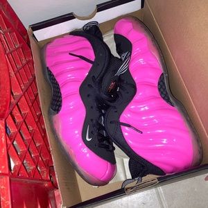 Nike foams. Pink/black